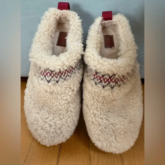 UGG Cream and Red Platform Shoes - Picture 5 of 7